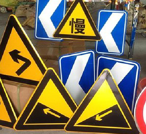 荔浦标识标牌中颜色的确定是很重要的。